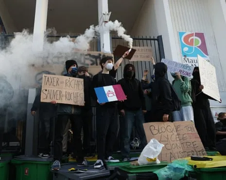 New French PM Faces Intense Pressure as Nationwide Strikes Disrupt Education and Transport